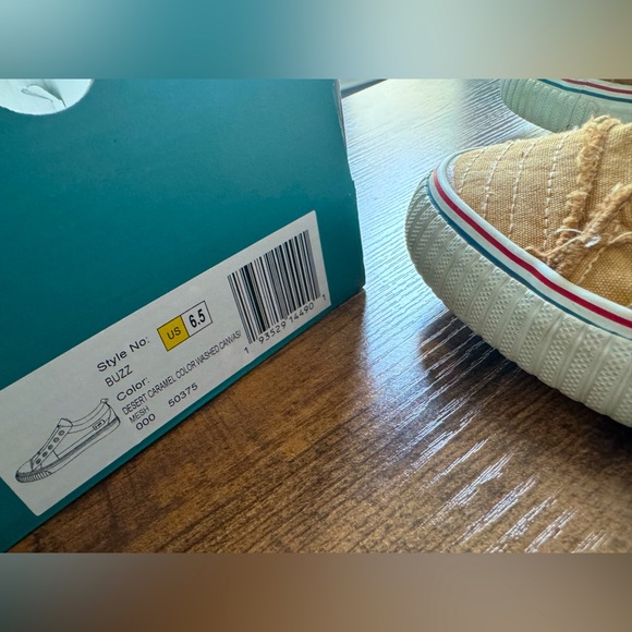 Distressed canvas sneakers by Blowfish. Camel. Sz 6.5 (Final price!) - Picture 3 of 3